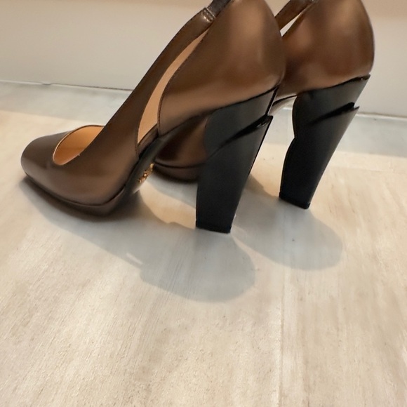 Vintage Prada pumps with square toe and chiseled heel - Picture 12 of 12